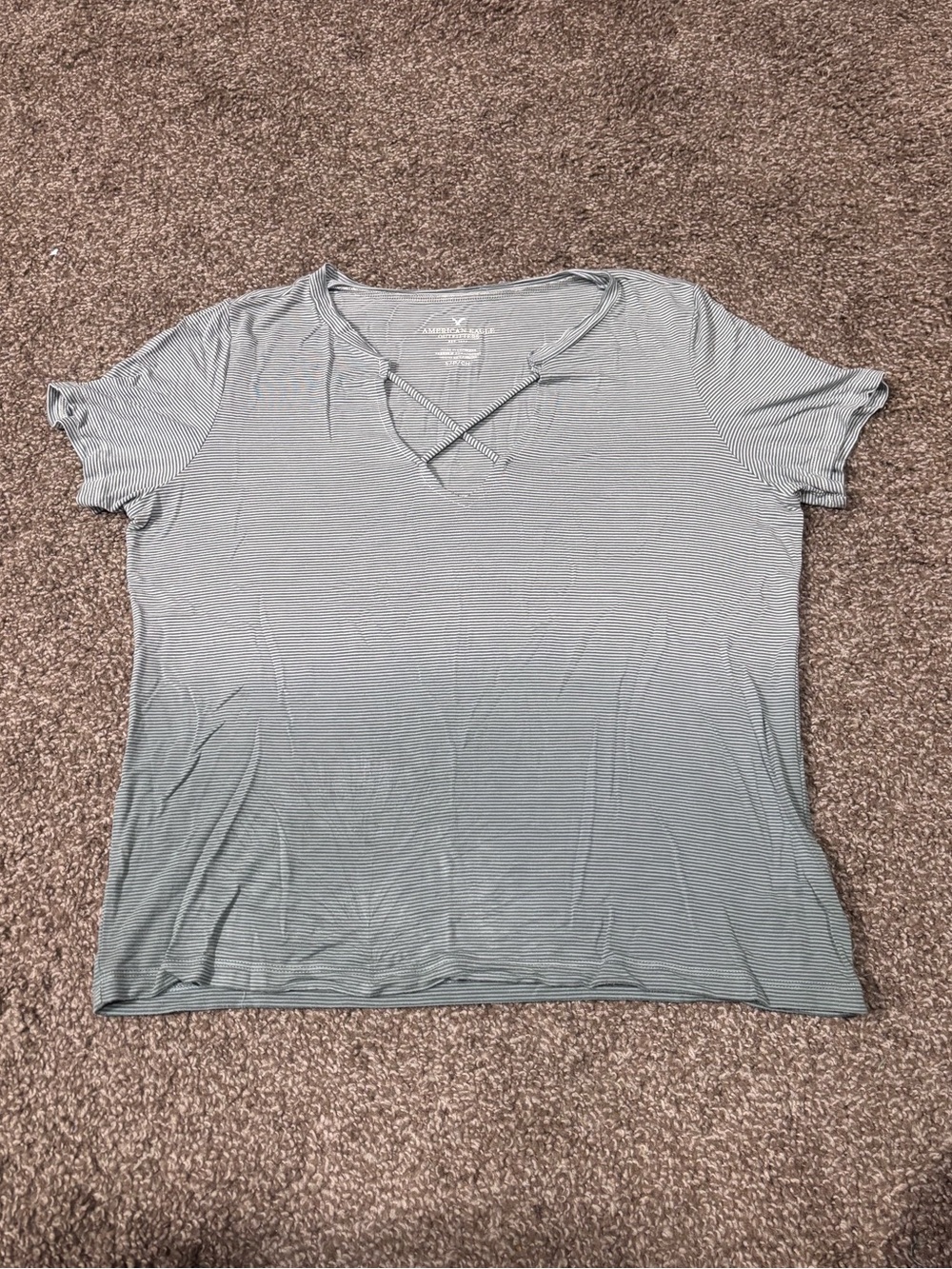 American Eagle Outfitters Light Gray Crisscross V-Neck Short Sleeve Tee